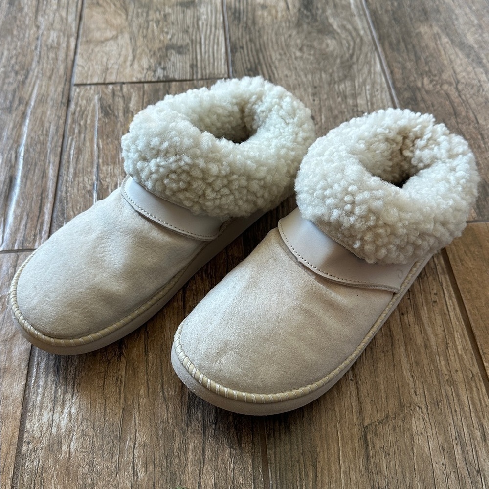 OluKai Ku'i Sherpa Slipper leather sheep fur puka size 6